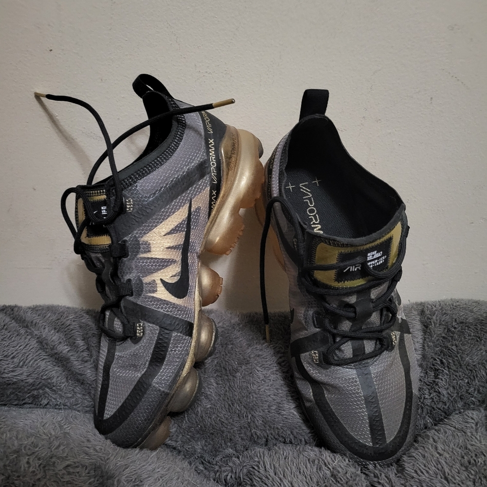 Men's Nike Vapor Max size 8 mens, women's 9